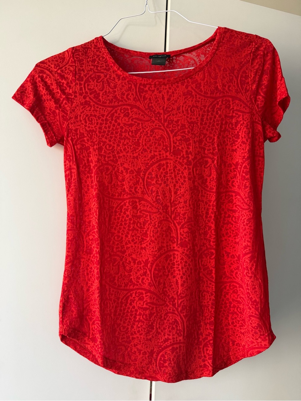 Ann Taylor Red Paisley Print Top | Size Small | NWOT | Scoop Neck Tee